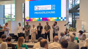Das Bild zeigt die Verleihung des IHK-Innovationspreises auf der InkluJob Mittelfranken
